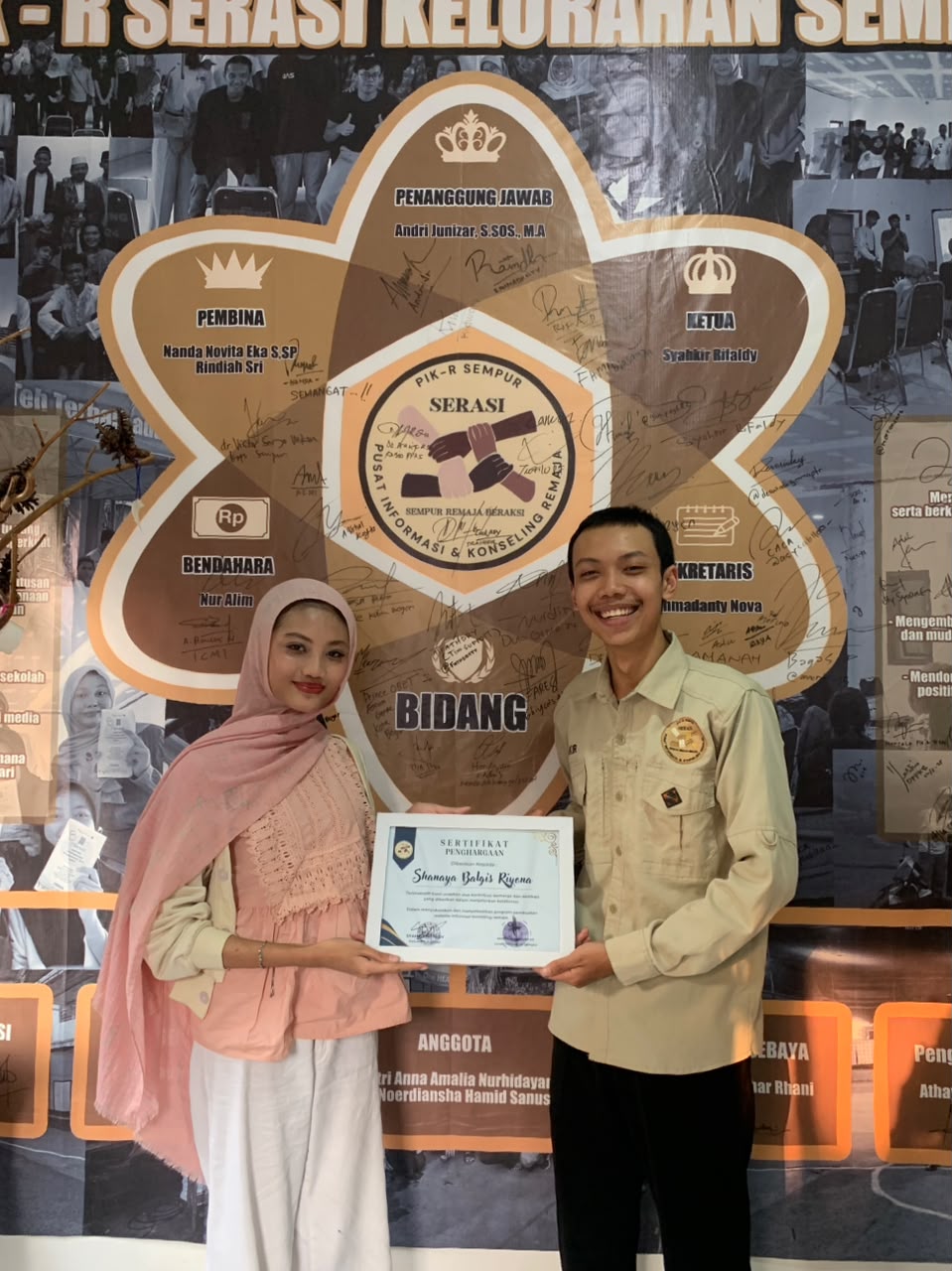 Dokumentasi kegiatan penyerahan dan pelatihan website PIK-R SERASI